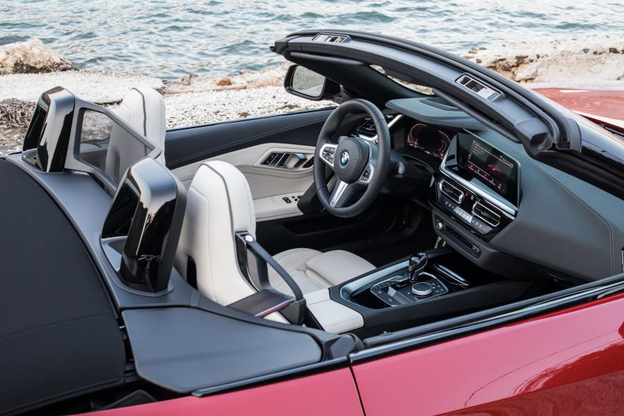 Интерьер BMW Z4 sDrive20i M Sport (G29) 2019 года  (WW) (фото 12 из 40)